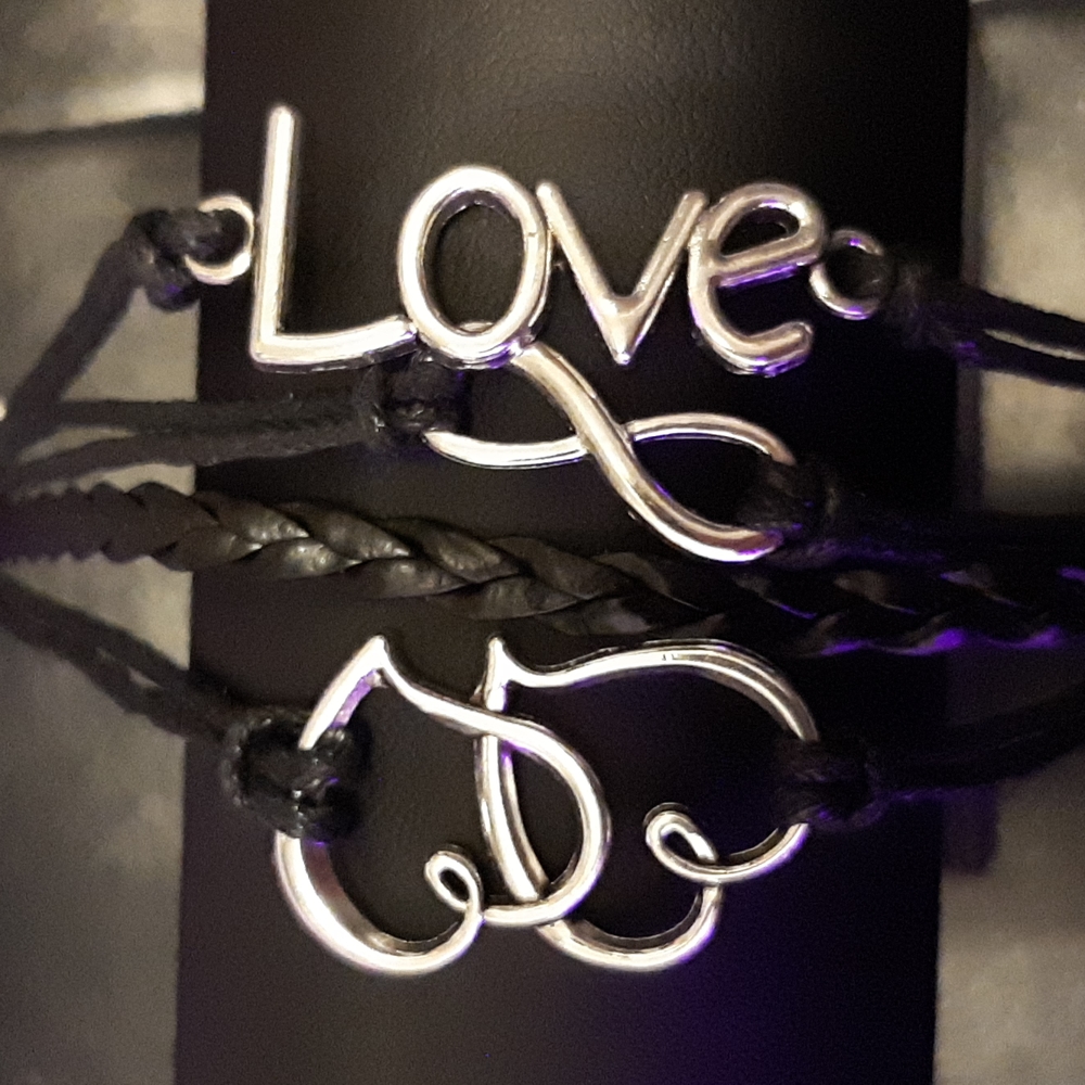 🎉3 for $15🎉NWT Black leather bracelet with silvertone accents